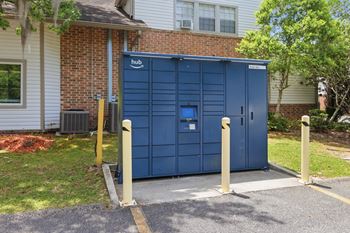 Amazon locker hub at aspen run